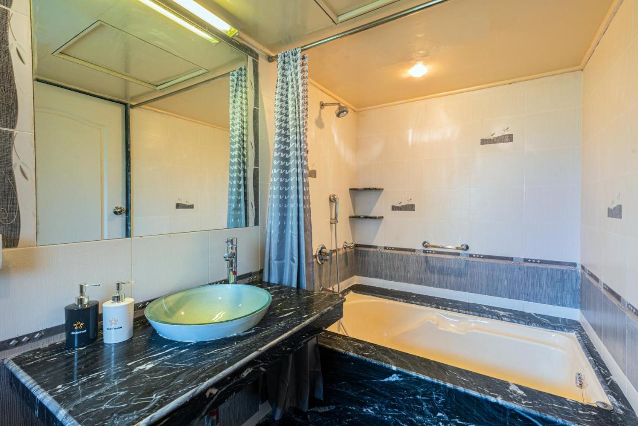 Saffronstays Grandiosa - 4 Bdr Pet-Friendly, Pool Villa Khandala Bagian luar foto
